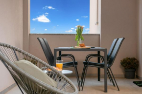 Green Nest, ground floor apt with garden & garage - NEW IN 2024!!!